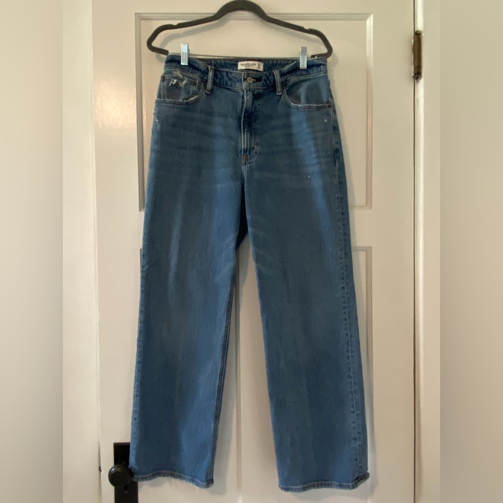 Abercrombie & Fitch- NWT- 90s Relaxed High Rise- 30 R